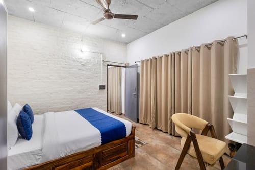 Granny’s Den | 1-BHK Pet-friendly With Bathtub, Shared Pool, Restaurant & Gazebo by the River