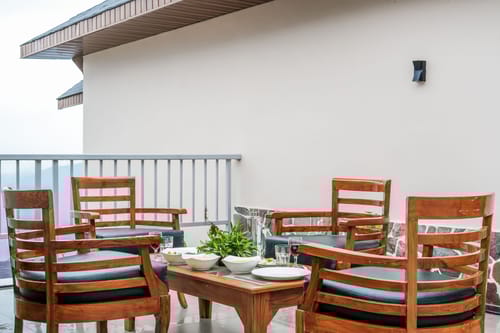 Himalayan Escape Serenica Cottage | 1 Hillside with Bathtub, Kitchenette, Shared Garden, Terrace & Views