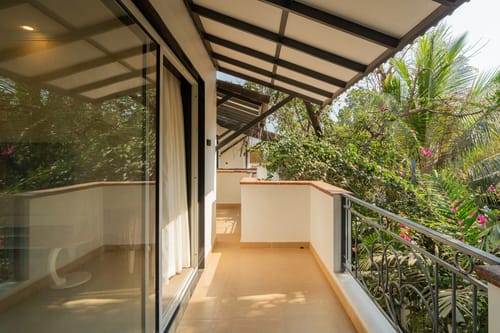 Laguna Camellia | Opulent 4-BHK Getaway Near Popular Beaches With Private Pool, Balcony & Indoor Bar