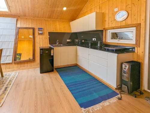 Hyun: Unique, Modern Cottage