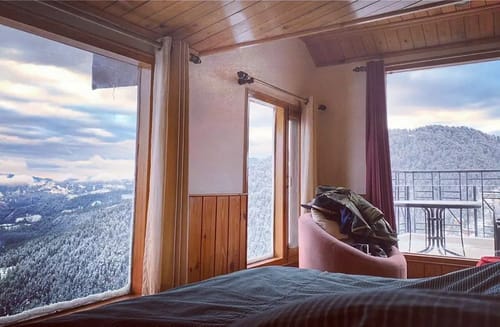 The Cloudberry | Cozy Hill Retreat with Balcony & Heated Interiors