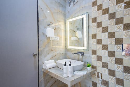 Roohmon’s Farm | Exquisite 5-BHK Retreat With Private Pool, Garden & Barr