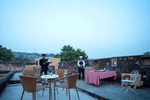 Khohar Haveli - Gurgaon W/ Breakfast Included