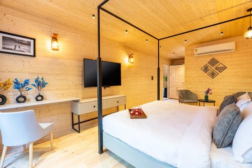 The Woods: Pine Villa