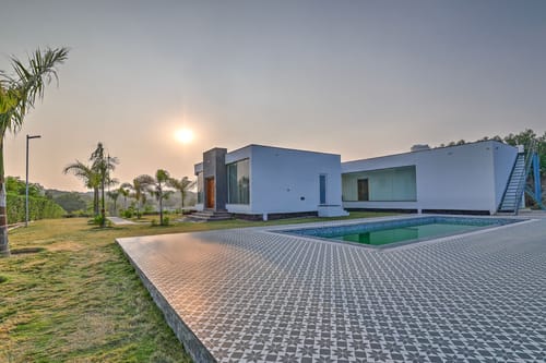 Amaltas | 4 BHK Countryside Hideaway With Pvt Pool, Lush Garden & 360 Aravalli Views