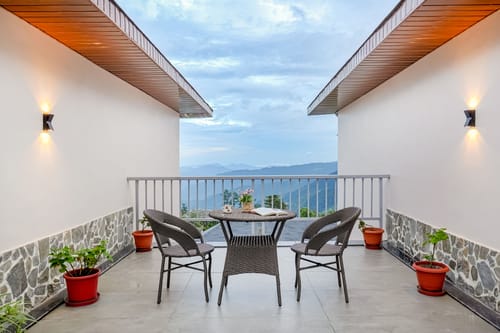 Himalayan Escape Serenica Cottage | 1 Hillside with Bathtub, Kitchenette, Shared Garden, Terrace & Views