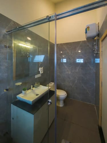 Hyun: Unique, Modern Cottage