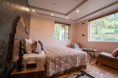 Suroor w/ Central Heating - Tangmarg