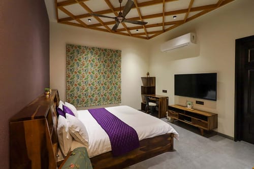 2 Rooms @ Desert Palms