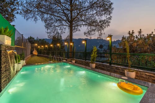 Cas Mir w/ Outdoor Pool