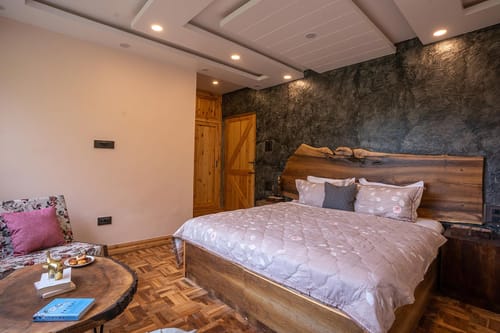 Suroor w/ Central Heating - Tangmarg