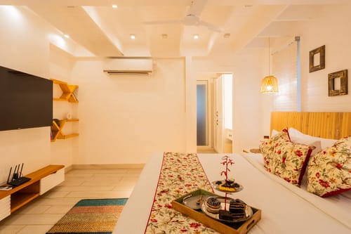 House of Neptune | 3-BHK Retreat with Gazebo & Bar | 10 mtrs from Ashwem Beach