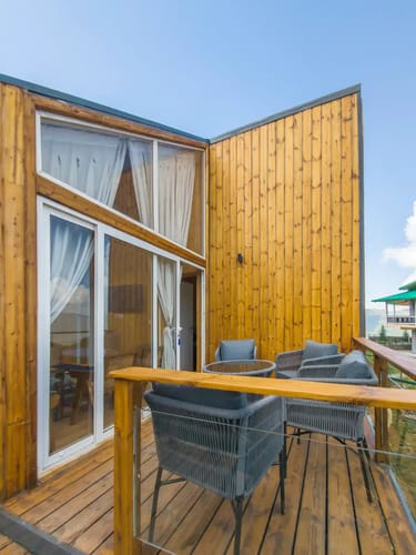 Hyun: Unique, Modern Cottage