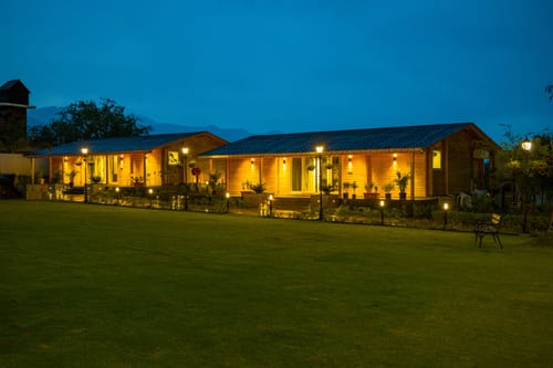 Esh Cottages Moss | Hilltop 2-BHK Retreat with Open-air Jacuzzi, Shared Garden, Pool & Cosy Lounge