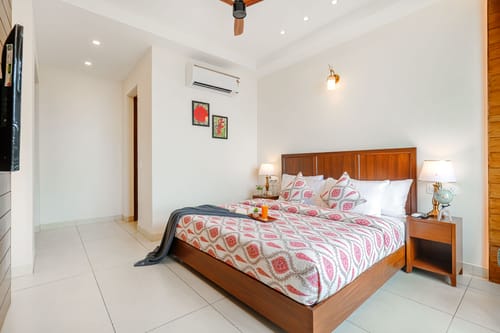 Konifer Pinegrove | 3-BHK Hilltop Escape with Attic, Panoramic Views, Garden, & Outdoor Lounge