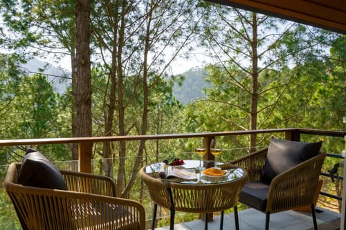  Sirmour Baag Rose | Cosy Pet-friendly Hill Cottage With Balcony, Common Garden & Restaurant 