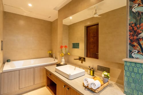 Laguna Aura | 4-BHK | Pvt Pool & Garden | Bar