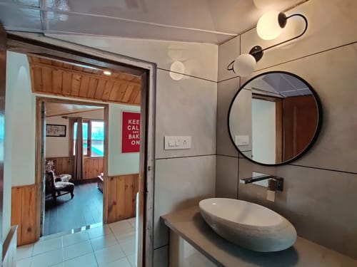 The Cloudberry | Cozy Hill Retreat with Balcony & Heated Interiors