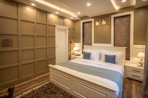 Frozen Fall - Tangmarg w/ Breakfast Included