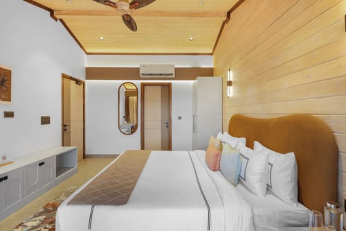 Esh Cottages Moss | Hilltop 2-BHK Retreat with Open-air Jacuzzi, Shared Garden, Pool & Cosy Lounge