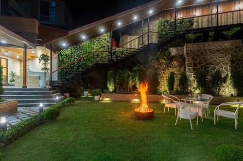 Evaara Woods Hilltop | 6-BHK Getaway With Common Garden & Sitting Area