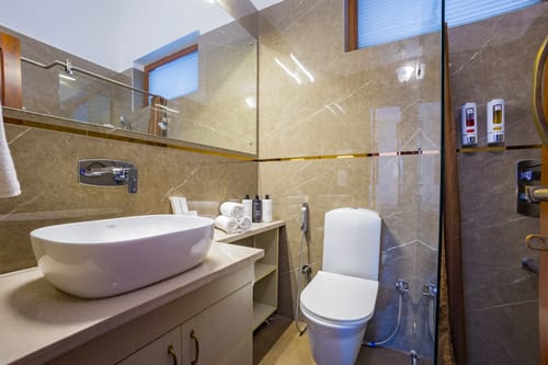 Farm Naturelle | Pet-friendly 3-BHK Farmhouse Near Jim Corbett With Garden, Terrace & Orchards 