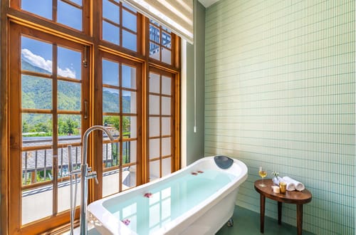 The Oakridge W/ Jacuzzi