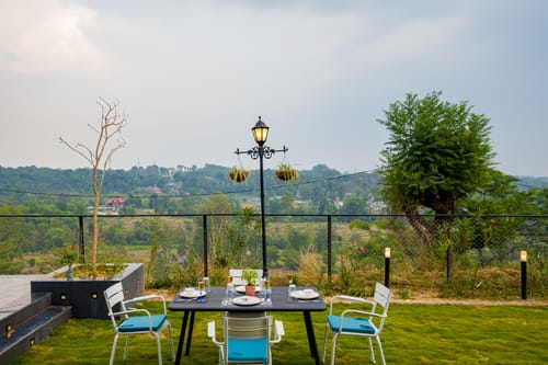 Esh Cottages Moss | Hilltop 2-BHK Retreat with Open-air Jacuzzi, Shared Garden, Pool & Cosy Lounge