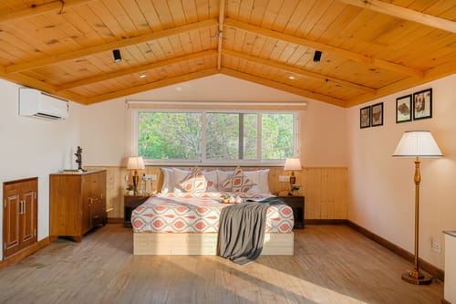 Konifer Greyvine | Hillside 9-BHK Retreat with Attic, Scenic Views, Garden & Outdoor Seating