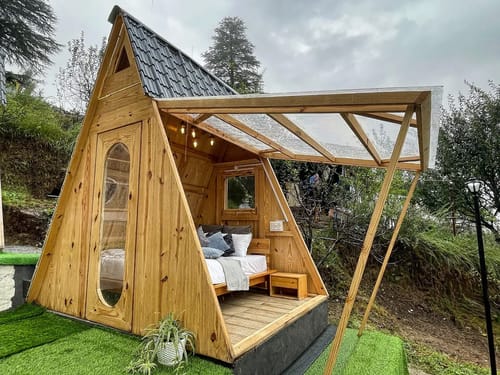 A Cozy Wooden Cabin & Attic | Itsy Bitsy