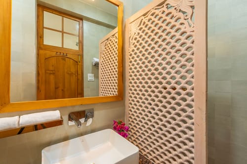 The Oakridge W/ Jacuzzi