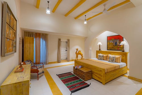 Khohar Haveli - Gurgaon W/ Breakfast Included