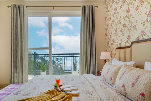 Konifer Pinegrove | 3-BHK Hilltop Escape with Attic, Panoramic Views, Garden, & Outdoor Lounge