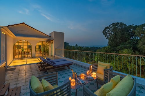 Moonstone Villa w/ Pool & Rooftop Jacuzzi