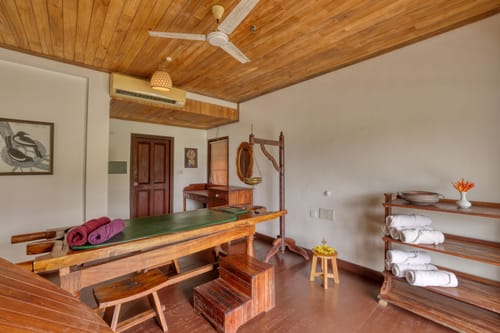 Paloma Back Water Resort | 1 Peaceful Suite with Views by the Backwaters with Shared Pool, Restaurant & Spa