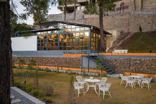 Sirmour Baag Cherry | A Pet-Friendly Cottage With Balcony, Common Garden & Restaurant