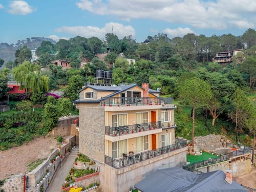 Konifer Greyvine | Hillside 9-BHK Retreat with Attic, Scenic Views, Garden & Outdoor Seating