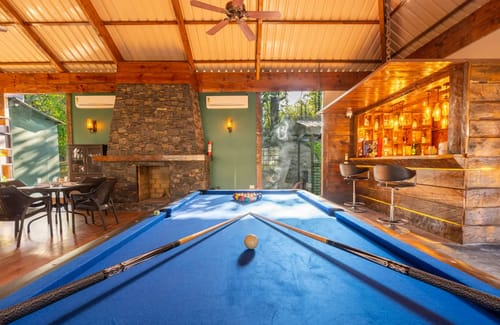 The Woods: Pine Villa