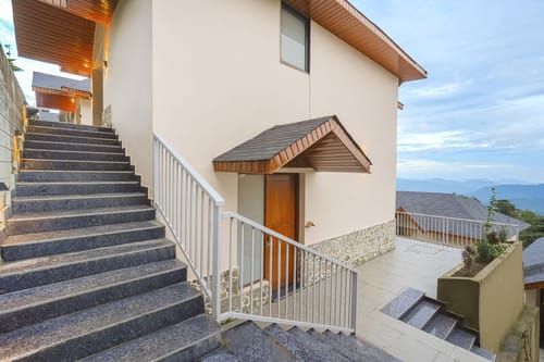 Himalayan Escape Calmara Cottage | 1 Hillside with Bathtub, Kitchenette, Shared Garden, Terrace & Views