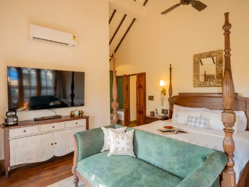 Samukha | Pet-friendly 4-BHK With Private Pool & Garden & Entertainment Lounge