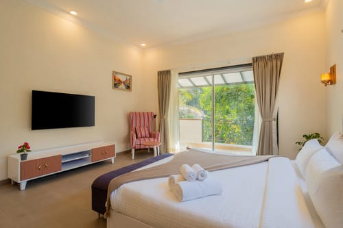 Laguna Camellia | Opulent 4-BHK Getaway Near Popular Beaches With Private Pool, Balcony & Indoor Bar