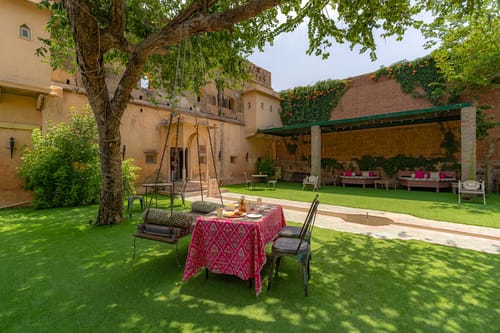Khohar Haveli - Gurgaon W/ Breakfast Included