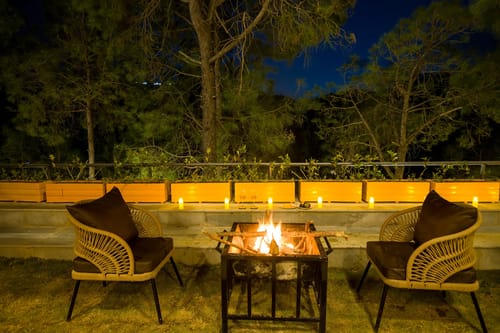 Sirmour Baag Merlot | Hillside Pet-friendly Cottage With Jacuzzi, Balcony & Restaurant