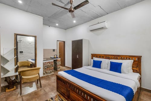 Granny’s Den | 1-BHK Pet-friendly With Bathtub, Shared Pool, Restaurant & Gazebo by the River