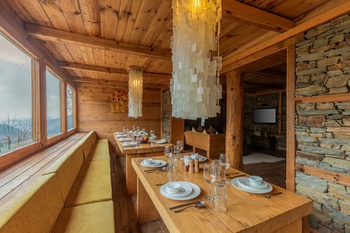 Skylounge | Pet-friendly Traditional 4-Bedroom Retreat With Sauna & Garden Near Haku Temple