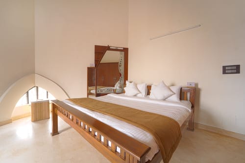 Royal Valora | Charming 5-BHK Villa With Garden, Lounge Area & Modern Comforts |  near Gundamagere Lake