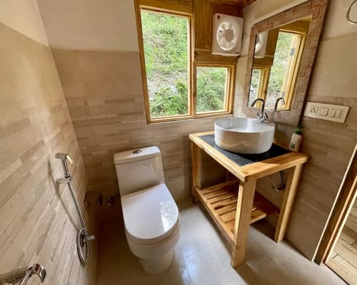 A Cozy Wooden Cabin & Attic | Itsy Bitsy