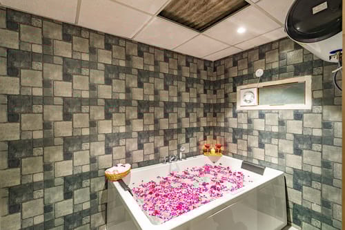 Pashmina @ Gauhar w/ Indoor Jacuzzi