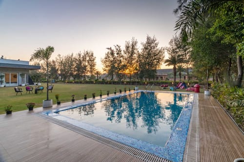 Barton Estate w/ Outdoor Pool - Manesar