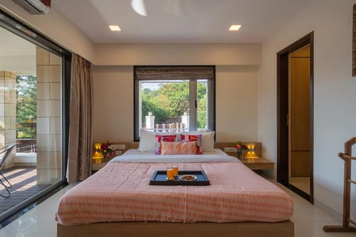 Lily @  Emilia Villa